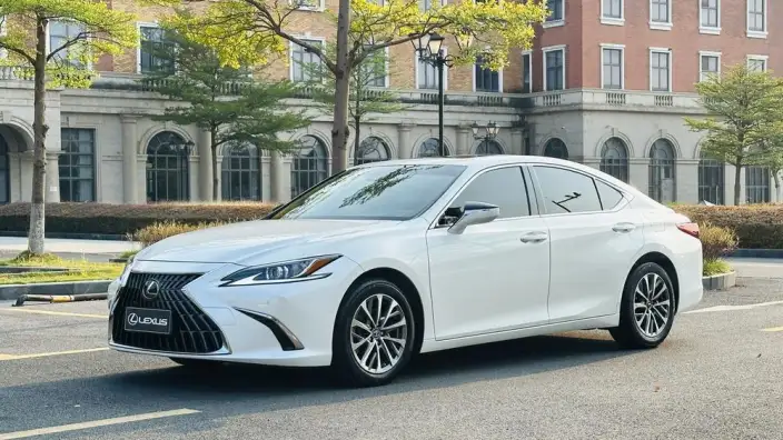 Lexus ES 2021 Model 200 Superior Edition