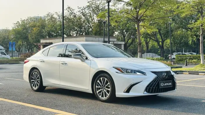 Lexus ES 2021 Model 200 Superior Edition