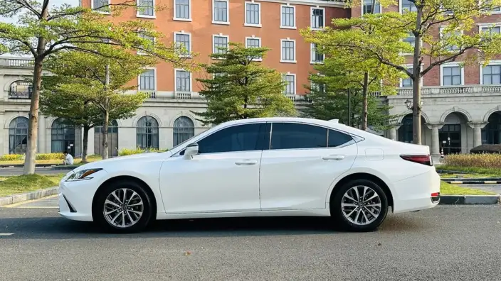 Lexus ES 2021 Model 200 Superior Edition