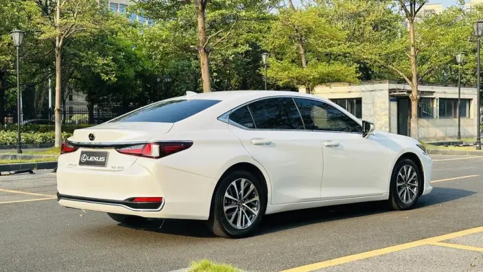 Lexus ES 2021 Model 200 Superior Edition – фото 7