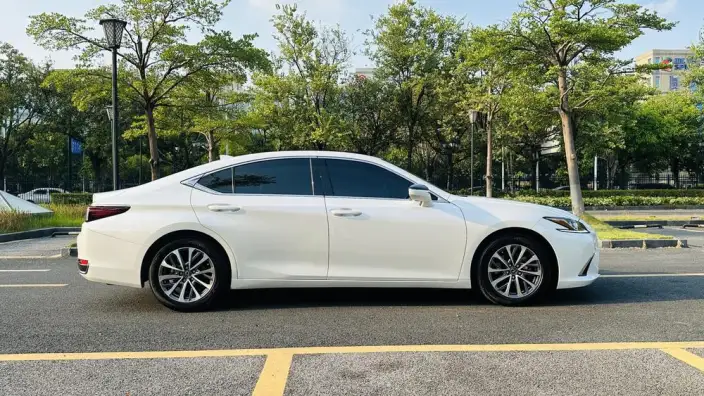 Lexus ES 2021 Model 200 Superior Edition – фото 8