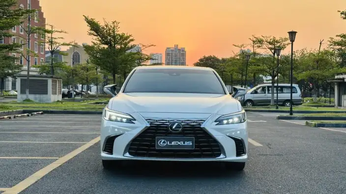 Lexus ES 2025 Model 300h Premium