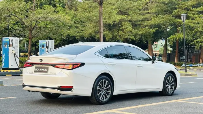 Lexus ES 2025 Model 300h Premium – фото 7