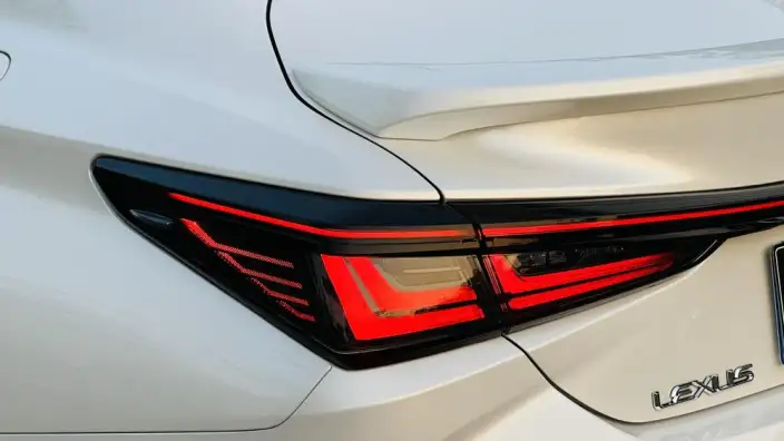 Lexus ES 2025 Model 300h Premium – фото 10