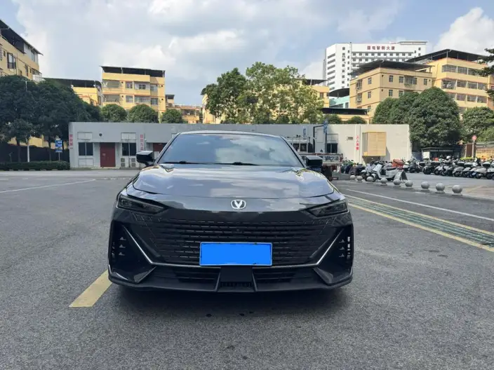 Changan UNI-V 2022 Model 1.5T Smart Pilot Model