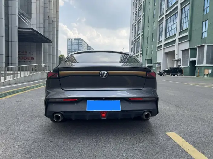 Changan UNI-V 2022 Model 1.5T Smart Pilot Model – фото 6