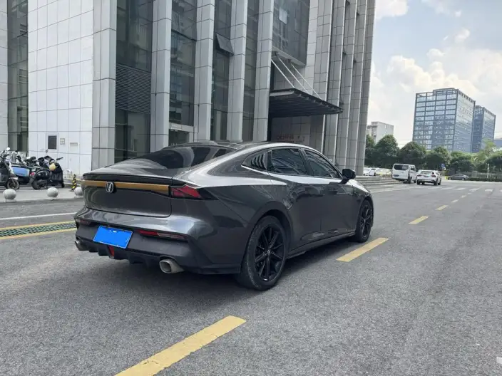 Changan UNI-V 2022 Model 1.5T Smart Pilot Model – фото 7