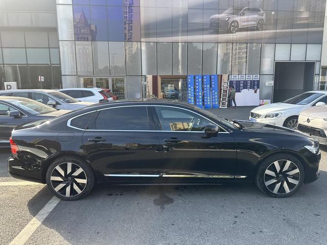 Volvo S90 PHEV 2024 модификация T8 4WD Long Battery Li f e Pro Smart Elegance Deluxe Edition – фото 11