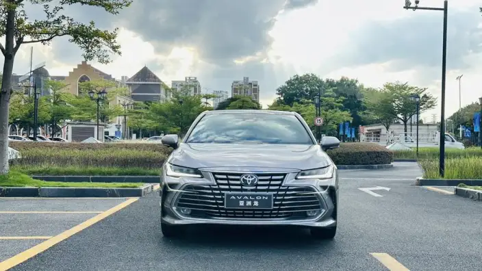 Toyota Avalon 2024 Model Intelligent Hybrid 2.0L E-CVT Premium Edition