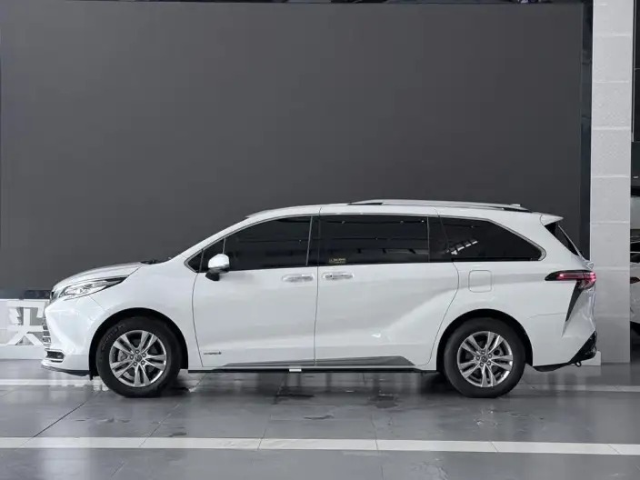 Toyota Sienna 2021 Model 2.5L Hybrid Platinum edition