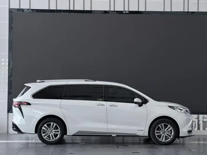 Toyota Sienna 2021 Model 2.5L Hybrid Platinum edition – фото 6