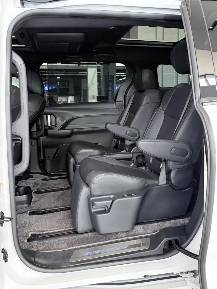 Toyota Sienna 2021 Model 2.5L Hybrid Platinum edition – фото 8