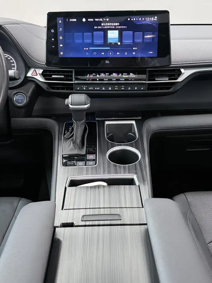 Toyota Sienna 2021 Model 2.5L Hybrid Platinum edition – фото 9
