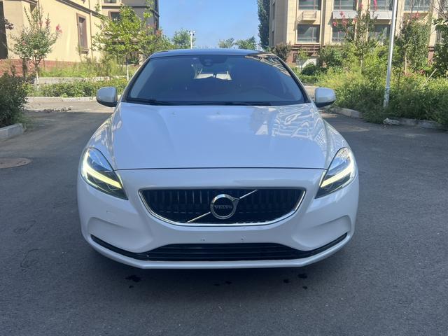 Volvo V40 2017 T3 Intelligent Refined – фото 2