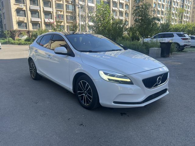 Volvo V40 2017 T3 Intelligent Refined – фото 3