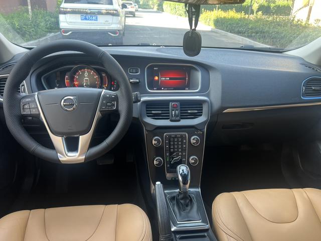 Volvo V40 2017 T3 Intelligent Refined – фото 4