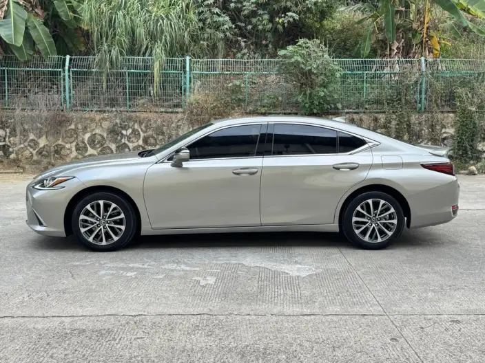 Lexus ES 2022 Model 200 Superior Edition