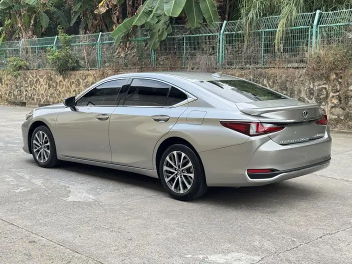 Lexus ES 2022 Model 200 Superior Edition