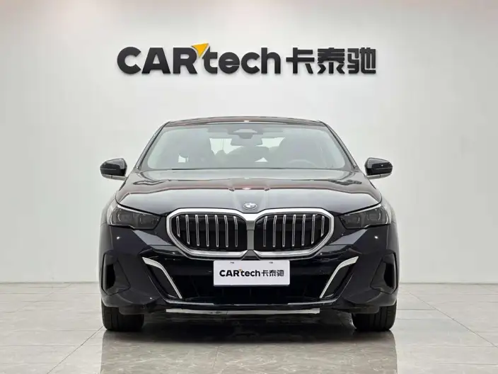BMW 5 Series 2025 Model 530Li Leading Model M Sports Set
