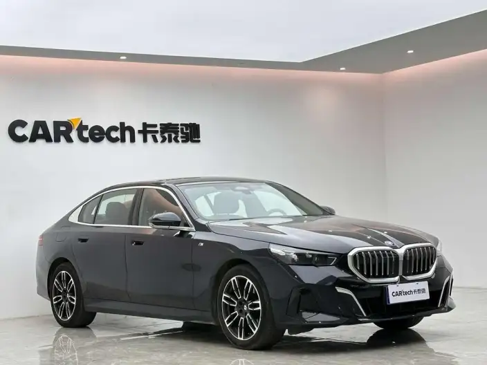 BMW 5 Series 2025 Model 530Li Leading Model M Sports Set