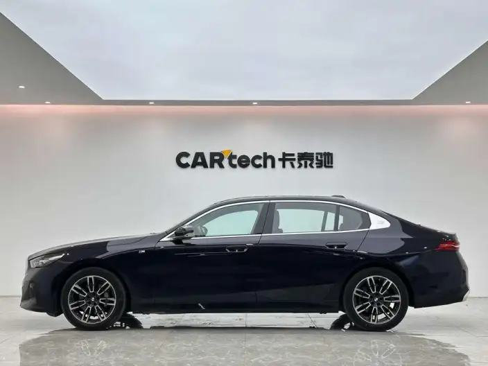 BMW 5 Series 2025 Model 530Li Leading Model M Sports Set