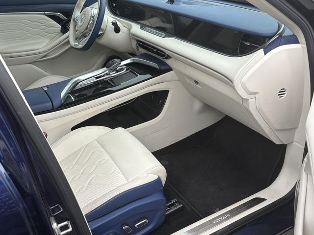 VOYAH FREE 2021 AWD Standard Extended-Range Exclusive Luxury Pack