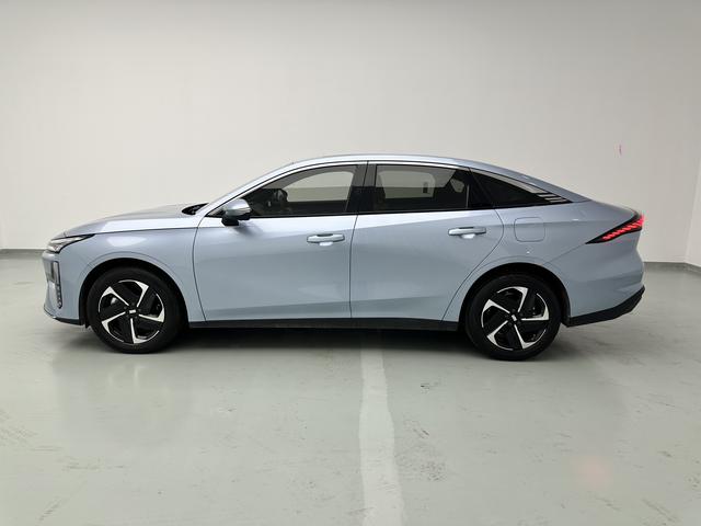 Geely Galaxy L6 2025 модификация 1.5 EM-i DHT 140KM Galaxy Edition