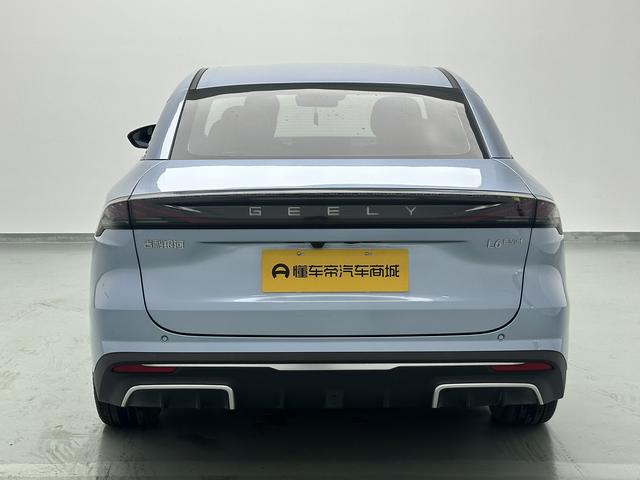 Geely Galaxy L6 2025 модификация 1.5 EM-i DHT 140KM Galaxy Edition – фото 6