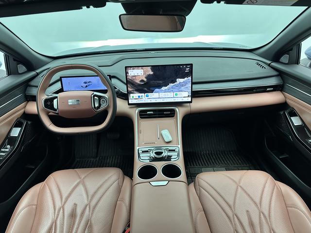 Geely Galaxy L6 2025 модификация 1.5 EM-i DHT 140KM Galaxy Edition – фото 9
