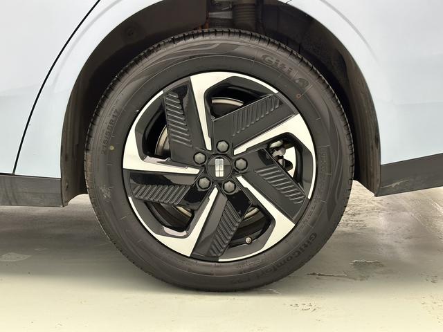 Geely Galaxy L6 2025 модификация 1.5 EM-i DHT 140KM Galaxy Edition – фото 16