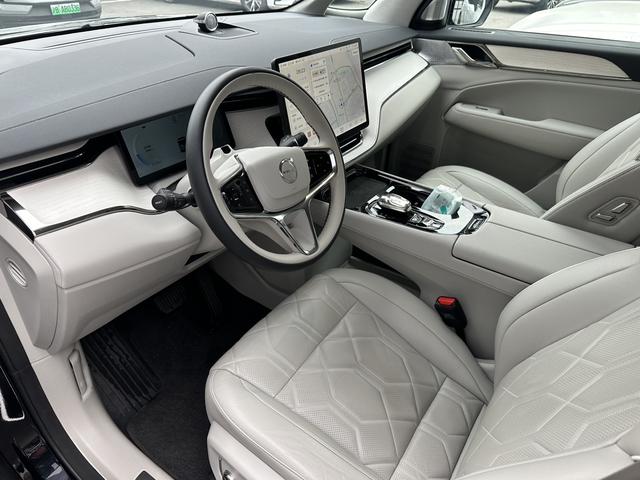 Volvo EM90 2025 Ultra 6-Seater – фото 4