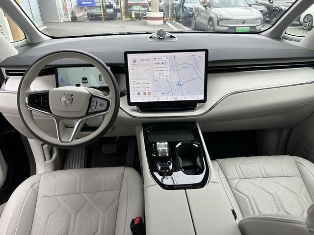 Volvo EM90 2025 Ultra 6-Seater – фото 8