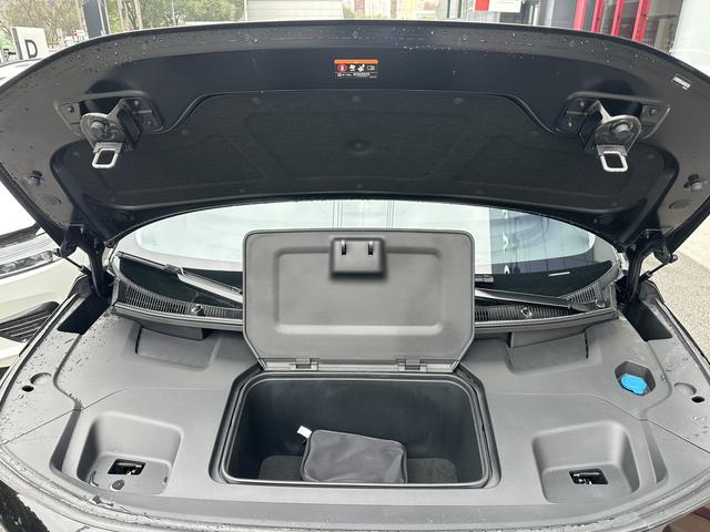 Volvo EM90 2025 Ultra 6-Seater – фото 10