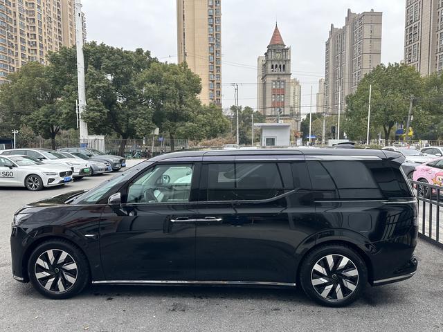 Volvo EM90 2025 Ultra 6-Seater – фото 11