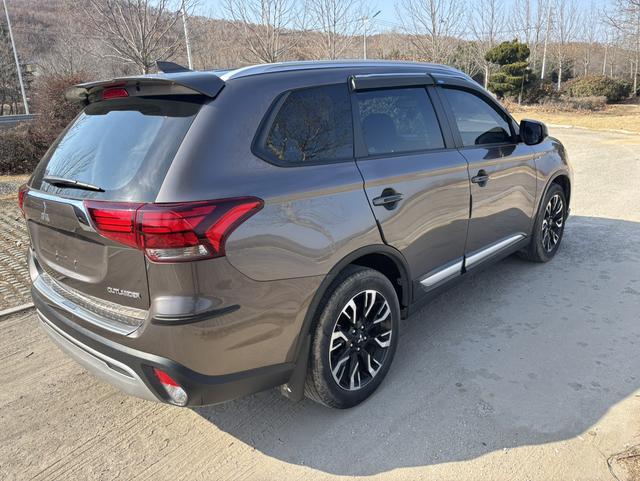 Mitsubishi Outlander 2020 2.0L 2WD Enjoy 7-seat – фото 6