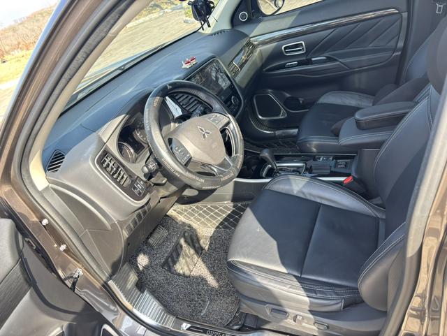 Mitsubishi Outlander 2020 2.0L 2WD Enjoy 7-seat – фото 7