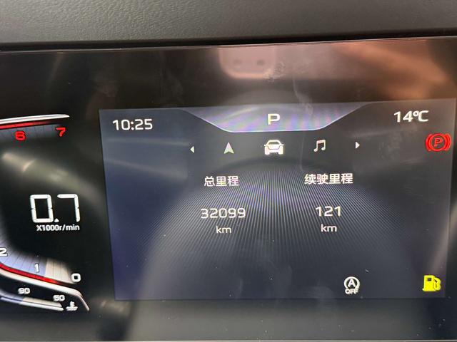 Hongqi H5 2023 1.5T DCT Smart Connect Flag Charm – фото 20
