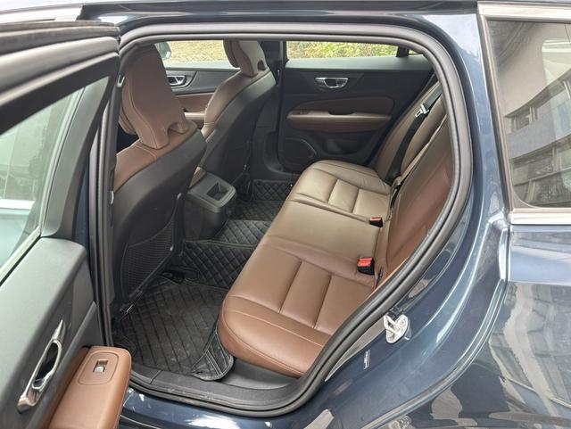 Volvo V60 2025 B5 Intelligent Long Range Luxury Edition – фото 9