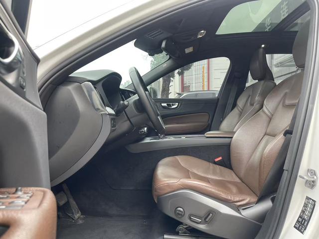 Volvo XC60 2021 T5 AWD Intelligent Refined Luxury – фото 4