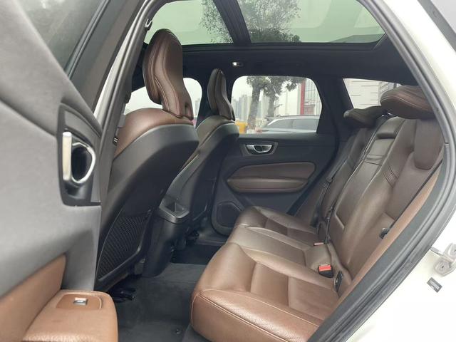 Volvo XC60 2021 T5 AWD Intelligent Refined Luxury – фото 5