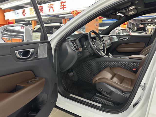 Volvo XC60 PHEV 2021 T8 E-Drive Hybrid Smart Enjoy Luxury Edition – фото 7