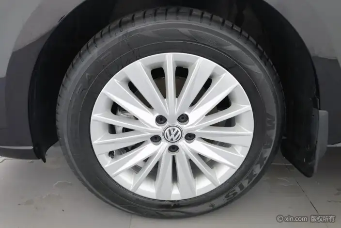 Volkswagen Lavida 2019 Model Voyage 1.5L Manual Comfort Edition China VI – фото 8