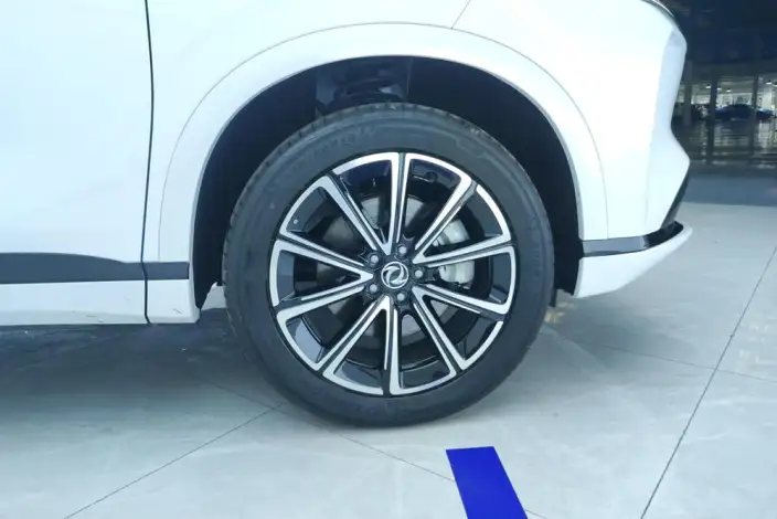 Dongfeng Aeolus Fengsheng L8 PHEV 2025 Model 112KM Ideal Edition – фото 9