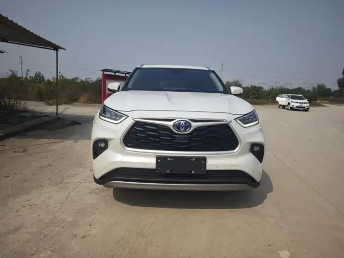 Toyota Highlander 2023 Model Hybrid 2.5L 4WD Premium Edition 7 seat – фото 2