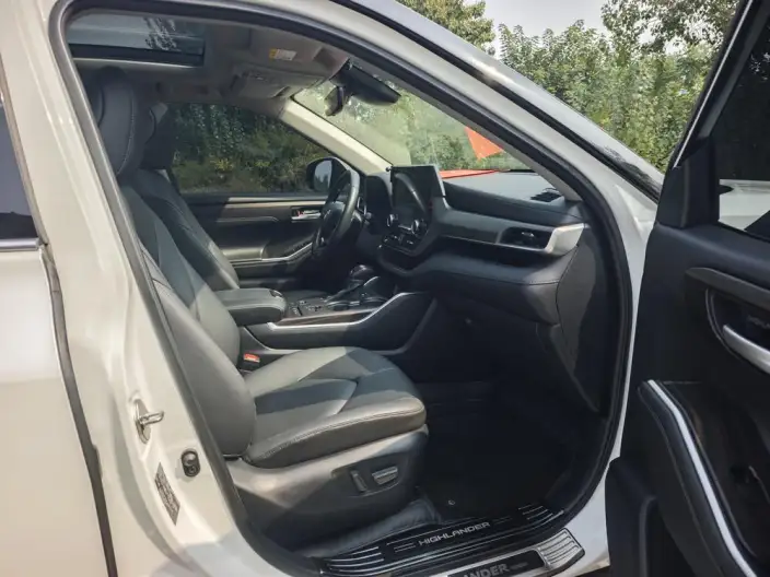 Toyota Highlander 2023 Model Hybrid 2.5L 4WD Premium Edition 7 seat – фото 9