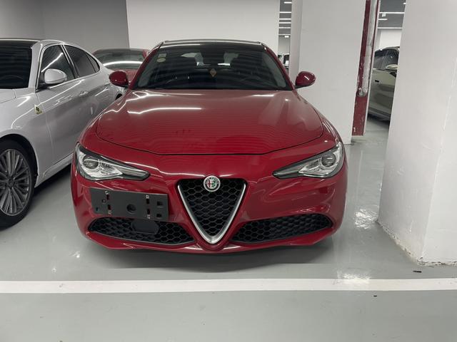 Al f a Romeo Giulia 2017 модификация 2.0T 280HP Deluxe Edition
