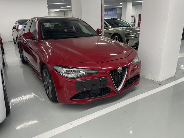 Al f a Romeo Giulia 2017 модификация 2.0T 280HP Deluxe Edition