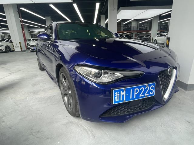 Al f a Romeo Giulia Модель 2020 года 2.0T 280HP Deluxe Edition