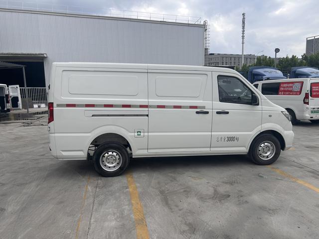 Dong f eng Yu f eng EM26 2023 Premium 41.86kWh CATL