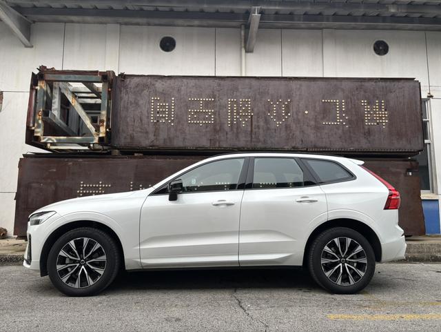 Volvo XC60 2025 B5 AWD Intelligent Far Sport – фото 7